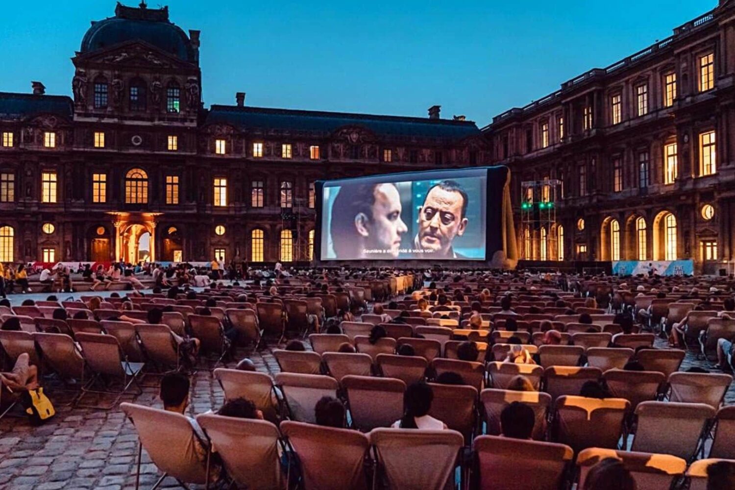 Séance de cinéma au musée