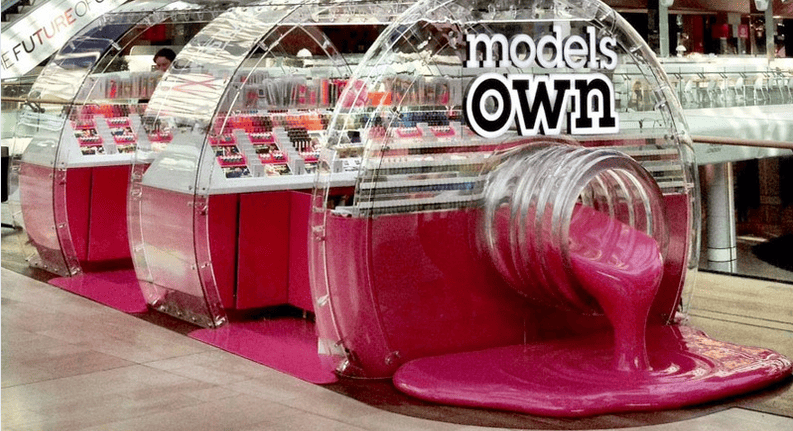 Boutique éphémère en forme de vernis