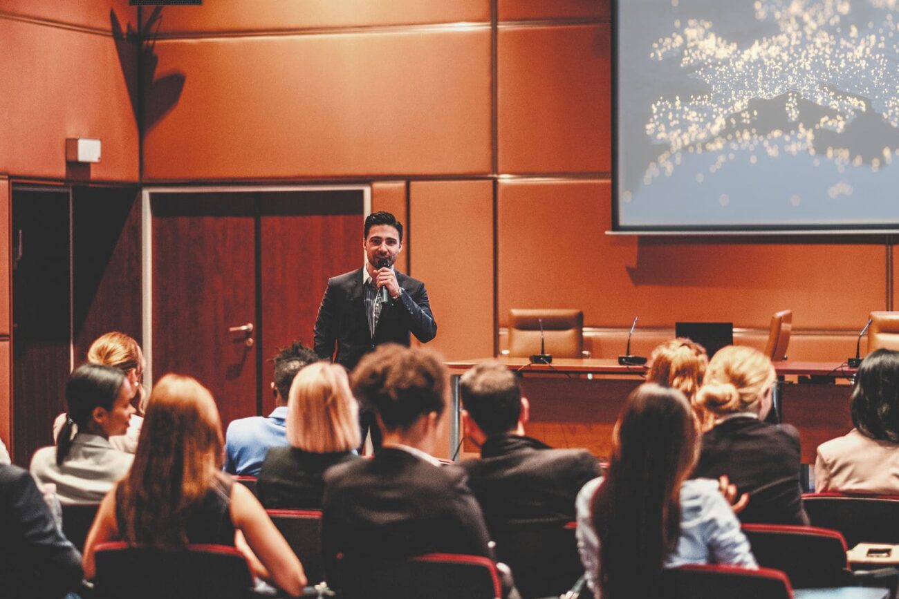 Conférence : événement formel